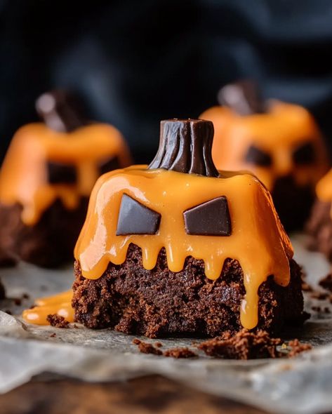 Melted Jack-O’-Lantern Brownies- Fun & Festive Halloween Brownies with Candy Melt Topping - recipesbyava.com Candy Melt, Halloween Brownies, Halloween Dessert, Cupcake Recipes Chocolate, Fudgy Brownies, Halloween Desserts, Classic Desserts, Candy Melts, October Wedding