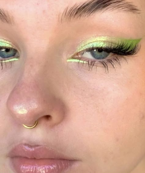 Skinmalist, el maquillaje que realza tu belleza natural Green Eye Makeup, Swag Makeup, Smink Inspiration, Green Makeup, Green Eye, Makijaż Smokey Eye, Dope Makeup, Fairy Makeup, Edgy Makeup