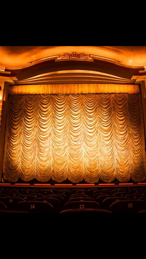 1920s Set Design, Cinema Curtain, Drowsy Chaperone, Gold Movie, Theatre Curtains, Theatre Interior, Speak Easy, Beige Curtains, Noir Movie