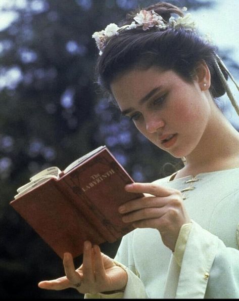 The Labyrinth Jennifer Connelly Labyrinth, Sarah Labyrinth, Jennifer Connelly Young, Labyrinth 1986, Labyrinth Movie, Goblin King, Jennifer Connelly, Woman Reading, Jim Henson