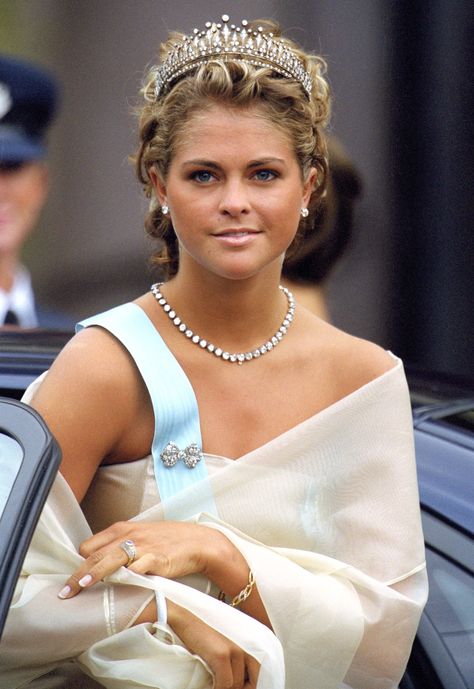 Norway Wedding, Princess Madeleine Of Sweden, Royal Engagement Rings, Kroonprinses Victoria, Royal Crown Jewels, Princesa Real, Swedish Royalty, Princess Victoria Of Sweden, Royal Tiaras