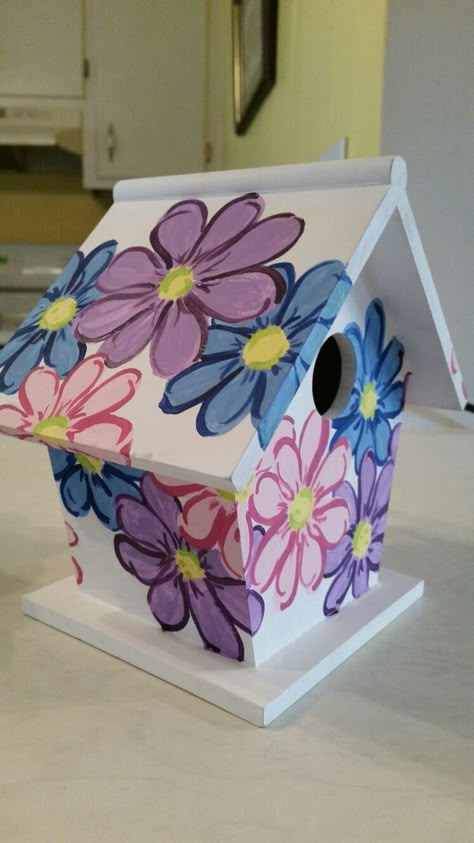 Bird Box Painting Ideas, Birdhouse Painting Ideas Easy Wood, Bird House Paint Ideas, Small Birdhouse Painting Ideas, Wooden Bird House Painting Ideas, Bird Houses Painted Easy, Bird Feeders Painted, Bird House Ideas Painted, Painted Wood Bird Houses