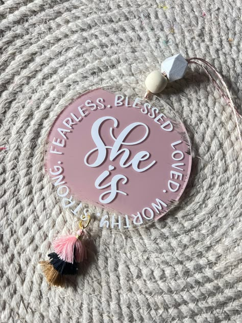 Hand-Painted Acrylic Disc Car Charm - Inspirational Words Add a touch of inspiration to your car with our hand-painted acrylic disc car charm! Each charm is carefully crafted using high-quality acrylic paint and features uplifting words to brighten your day. Whether you're looking for a meaningful gift or a personal reminder, our charms are perfect for anyone who loves unique, handmade treasures. Details: Material: Acrylic disc,  Customization: We offer customization options! Choose your favorit Wooden Car Mirror Hangers, Diy Acrylic Car Charms, Acrylic Circle Crafts, Cute Acrylic Keychains, Keychain Ideas Diy, Acrylic Car Charms, Acrylic Keychain Design, Car Charms Diy, Car Accessories Gifts