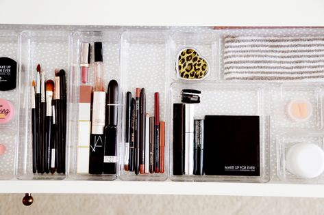 How to Edit & Organize Your Makeup on the Go - Simply Spaced Organizing Company, Decluttering Home, Closet Transformation, Photo Organizing, Professional Organizing, Organized Lifestyle, Home Organizing, Makeup Vanity Mirror, Digital Organization