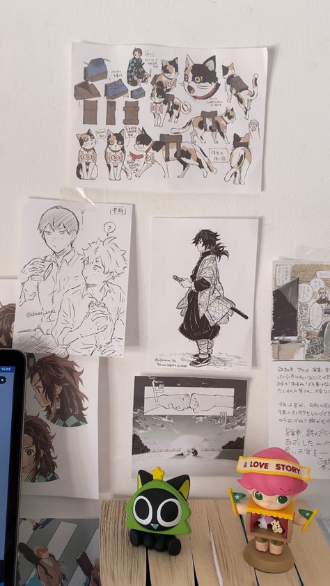 Anime Walls Room Ideas, Manga On Wall Room, Anime Decor Ideas, Manga Wall Room Aesthetic, Room Ideas Anime Wall Art, Anime Print Wall Bedroom, Room Anime, Otaku Room, Anime Decor