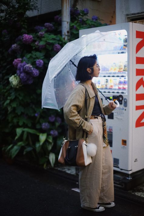 Rainy Weather Captions Instagram, Woman Holding Umbrella, Holding Umbrella, Asian Image, Umbrella Photo, Japan Image, Japan Picture, Silhouette People, Standing Poses