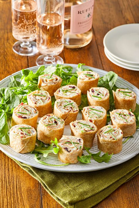 Make these turkey roll-ups a day in advance and you'll have lunch ready to go. Or serve them as appetizers at your next holiday gathering. Cranberry Roll Ups, Bacon Turkey, Turkey Roll Ups, Cream Cheese Pinwheels, Halloween Food Cupcakes, Turkey Cranberry, Cheese Pinwheels, Easy Pumpkin Carving, Appetizer Platters