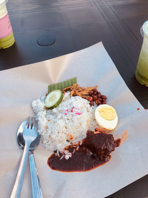 Nasi Lemak Aesthetic, Recipe Aesthetic, Baby Hamster, Nasi Lemak, Malaysian Food, Aesthetic Tiktok, Mouth Watering Food, Homescreen Wallpaper, Cafe Food