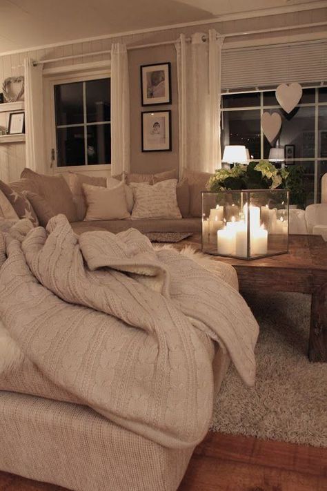 Love this cozy living room decor! Farmhouse Side Table, Cute Dorm Rooms, Cosy Living Room, Room Transformation, Farmhouse Living, Cozy Living Rooms, Cool Rooms, Cozy Living, Home Look