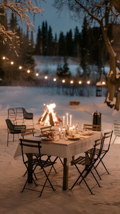 Outside Winter Party, Snow Elopement, Winter Backyard, Dinner Setup, Winter Gathering, Winter Dinner Party, Winter Picnic, Outdoor Christmas Decoration Ideas, Outdoor Decoration Ideas