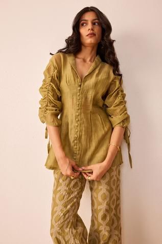 Shop for The Right Cut Green Mila Chanderi Silk Top for Women Online at Aza Fashions Shein Cord Set, Chanderi Coord Set, Co Ords Outfits Desi, Trendy Co Ord Sets, Cord Set Ideas For Women, Co Ord Set Ideas, Summer Cord Set Women, Kaftaan Co-ord Set, Western Co Ord Sets Women