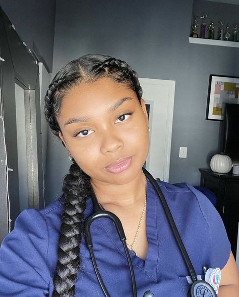 Black Nurse Hairstyles, Nurse Hairstyles Scrubs, Curly Hairstyles For Work, Nurse Bae, Black Nurses, Hairstyles For Work, Nursing School Inspiration, Nursing Goals, Nursing Graduation Pictures