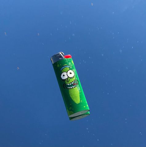 Sharpie Lighter Art, Lighter Art Diy, Rick And Morty Lighter, Cool Lighter Designs, Diy Lighter Painting, Painted Lighter Aesthetic, Lighter Paintings, Lighter Painting, Painted Lighters