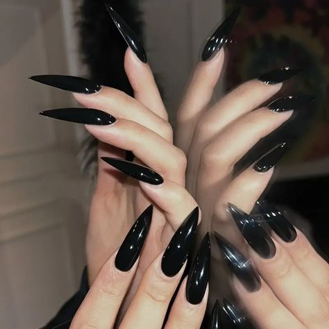 Glossy Black Fake Nails Solid Color Press Nails Simple - Temu Gothic Nail Art, Black Stiletto Nails, Sharp Nails, Matte Black Nails, Gothic Nails, Pointed Nails, Nail Forms, Pedicure Nail Art, Silver Nails