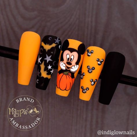 Classy Halloween Nails, Disney Halloween Nails, Disney Themed Nails, Nails For Halloween, Mickey Mouse Nails, Mickey Nails, Darling Clementine, Holloween Nails, Halloween Manicure