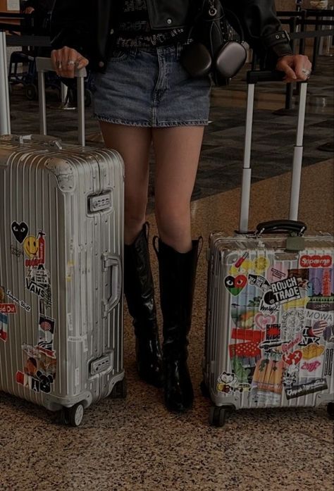 Influencer Room, Jean Skirt Outfit, Amazon Travel Must Haves, Sticker Suitcase, Carry On Makeup, Rimowa Luggage, Airport Vibes, Europe Travel Essentials, Luxury Luggage