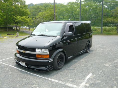 VWVortex.com - Can An Astro Van Look Sexy? Chevy Astro Van, Volkswagen Beetle Vintage, Astro Van, Old School Vans, Gmc Safari, Lowered Trucks, Chevy Van, Chevrolet Astro, Chevy Express