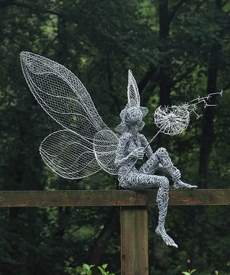 Wire Sculptures with a Twist by Robin Wight - PIXEL77 Wire Fairies, Drátěná Socha, Robin Wight, Chicken Wire Sculpture, Sculptures Sur Fil, Chicken Wire Art, Magical Fairy Garden, Fantasy Wire, Wire Art Sculpture