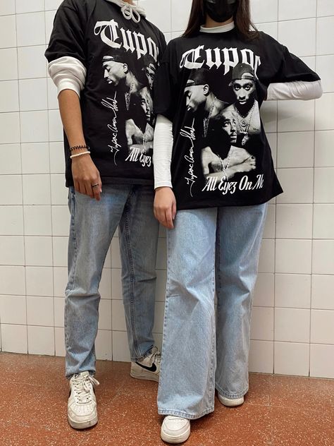 2pac Tshirt Outfits, Tupac T Shirt Outfit, Tupac Tshirt Outfits, Tupac Shirt Outfit Women, 2pac Shirt Outfit, Tupac Shirt Outfit, Cute Oversized Outfits, Tupac Aesthetic, 2pac Tshirt