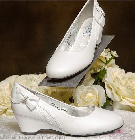 Shoe With Bow, First Holy Communion Dresses, Communion Shoes, First Communion Shoes, Girls First Communion Dresses, First Communion Veils, Communion Veils, Beautiful Wedding Shoes, Girls Communion Dresses