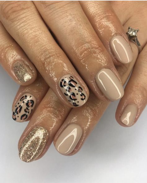 Leopard Nail Art Designs, Feather Nail Designs, Leopard Nail Art, Feather Nails, Animal Print Nails Art, Cow Nails, Gold Glitter Nails, Leopard Print Nails, All That Glitters Is Gold