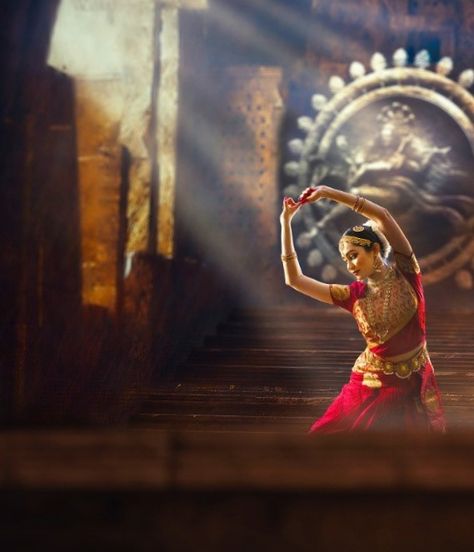 Bharatnatyam Aesthetic, Dance Studio Decor, Indian Classical Dancer, Bharatanatyam Poses, Dance Picture Poses, Indian Women Painting, Ancient Indian Architecture, Dance Photography Poses, Indian Classical Dance