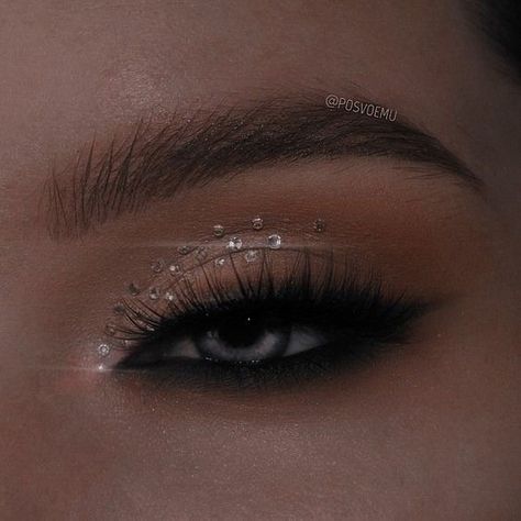 Cassie Howard, Concert Makeup, Pretty Eye Makeup, Rhinestone Makeup, Eye Makeup Pictures, Smoky Eyes, Makijaż Smokey Eye, Dope Makeup, Makeup Eye Looks