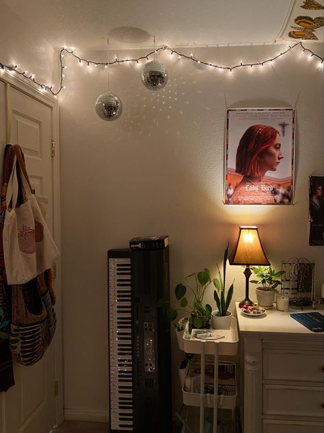 Mirrorball Bedroom, Bedroom Door Aesthetic, Downtown Girl Aesthetic Room, Downtown Girl Bedroom, Downtown Girl Room, Redecorate Bedroom, Aesthetic Rooms, Dreamy Room, Teen Bedroom Decor