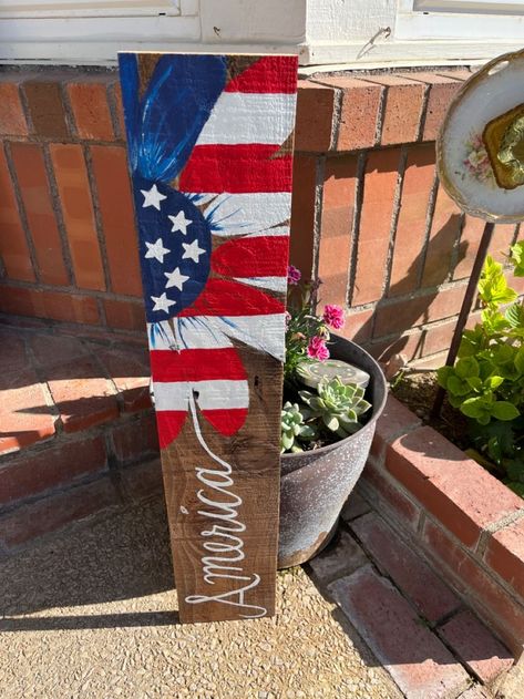 Porch Crafts Diy, Patriotic Crafts To Make And Sell, Diy Wooden Yard Signs, 4th Of July Front Porch Decor Diy, 4th Of July Pallet Ideas, Red White And Blue Signs Diy, Outdoor Americana Decor, Diy Summer Decor Outdoor, Fourth Of July Signs Front Porches