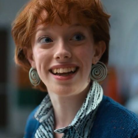 vicky, stranger things, season 4, amybeth mcnulty Vicky Stranger Things, Closed Heart, Stranger Things 5, Stranger Things Season 4, Amybeth Mcnulty, Tv Show Characters, Character Icons, Shadow Bone, The Sandman