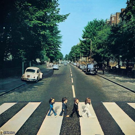 Beetles Band, Beatles Wallpaper Iphone, Abbey Road Crossing, The Beatles Members, Beatles Baby, Beatles Wallpaper, Beatles Funny, The Quarrymen, Beatles Vinyl