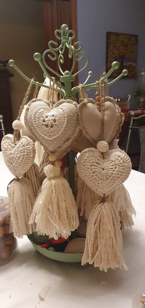 Heart Sachet, Tassel Crafts, Felt Wall Hanging, Burlap Crafts, Shabby Chic Crafts, Beading Projects, Flower Pins, Diy Crochet, Crochet Projects