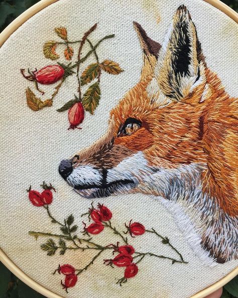 Catherine Kolomа́n Ukraine🇺🇦 (@fox_and_blueberry) • Instagram photos and videos Embroidery Magic, Needle Painting, Diy Hammock, Machine Work, Fox Embroidery, Embroidered Art, Thread Painting, Fox Print, Embroidery On Clothes