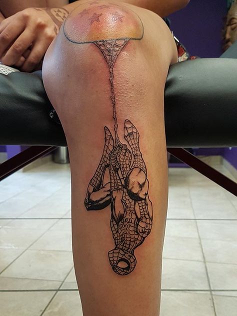 Spider Man Leg Tattoo, Spidey Sense Tattoo, Spider Man Symbol Tattoo, Spiderman Tattoo For Women, Spiderman Chest Tattoo, Spiderman Tattoo For Guys, Comic Tattoo Ideas, Crosshair Tattoo, Dope Tattoos For Men