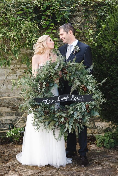 Winter Wedding Wreath, Christmas Wedding Centerpieces, Christmas Wedding Themes, Wedding Renewal, New Years Wedding, Flower Girl Bouquet, Wedding Wreath, Winter Wedding Decorations, Christmas Weddings