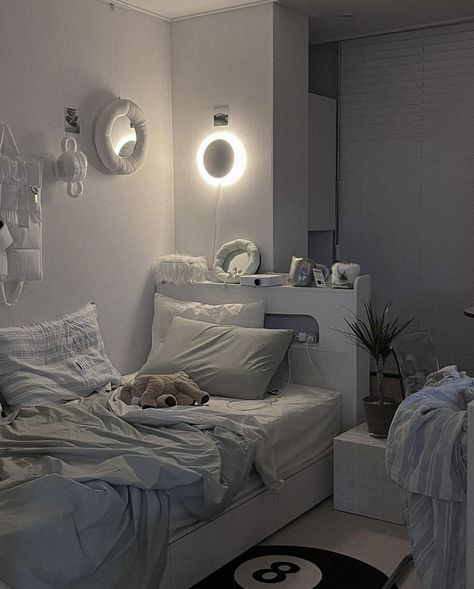 Monochrome Aesthetic Bedroom, Room Inspo Korean, White Grey Room, Aestethic Bed, Black And White Korean Room, Dark Aesthetic Bedroom Ideas Korean, Korean Bedroom Aesthetic Dark, Acubi Room Style, Room Ideas Korean