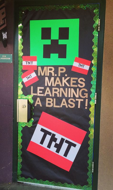 Minecraft Themed Classroom, Video Game Classroom Door Ideas, Minecraft Bulletin Board, Minecraft Classroom, Game Library, Elementary Classroom Themes, Room Parent, Bee Themed Classroom, Reading Themes