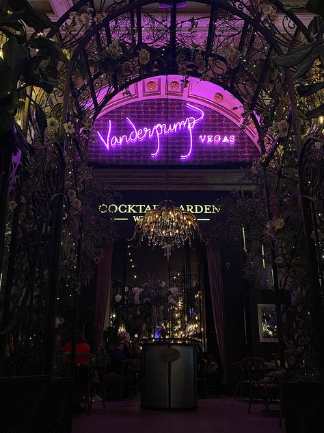 Vanderpump Las Vegas, Vegas At Night Aesthetic, Vanderpump Vegas, Vegas Trip Aesthetic, Las Vegas Casino Aesthetic, Las Vegas Aesthetic Night, Vegas Aesthetic Night, Catch Las Vegas, Vegas Cocktails