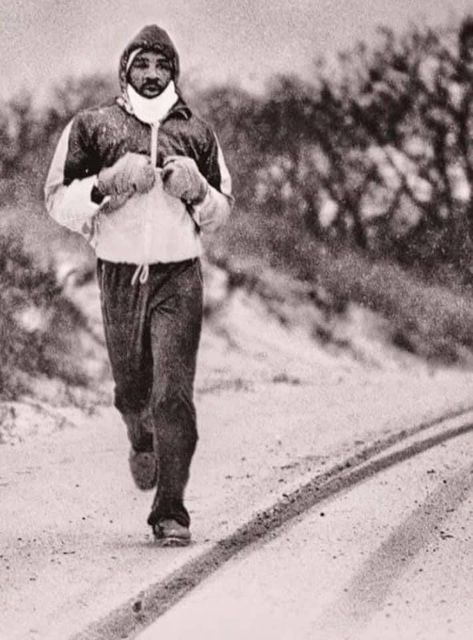 ROAD WARRIOR Marvelous Marvin Hagler putting in his winter roadwork wearing army boots in Cape Cod. Marvin Hagler, Boxing Legends, Marvelous Marvin Hagler, Vintage Boxing, Boxing Posters, Road Warrior, Boxing Champions, Army Boots, Interesting People