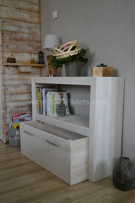 console2 Pallet Toy Boxes, Pallet Living Room, Toy Box Ideas, Pallet Cabinets, Kids Room Bookshelves, 1001 Pallets, Pallet Shelves, Ideas Hogar, Toy Rooms