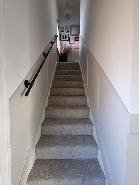 Egyptian Cotton Stairs, Stairs In The Middle Of The House, Small Hall Stairs And Landing Decor, Stairs With Walls On Both Sides, Enclosed Stairwell Decor, Closed Staircase Ideas, Enclosed Staircase Ideas, Small Upstairs Hallway, Diy Panelling