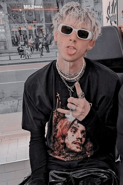 celebrities: machine gun kelly (mgk) (colson baker) Mgk Lace Up, Styl Grunge, Colson Baker, Just You And Me, Hottest Guy Ever, Emo Boys, Megan Fox, Celebrity Look, White Boys