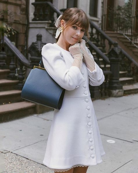 Gloves & bows. Things my wardrobe needs more of 💙 Wedding Dresses 60s, Jenny Cipoletti, Blazer Wedding, Civil Wedding Dresses, Mini Wedding Dresses, Courthouse Wedding, Winter Engagement, Fall Day, Civil Wedding