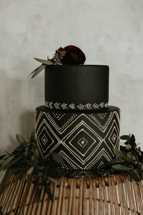 Industrial elopement inspired by African textiles in Edmonton | Wedding & Party Ideas | 100 Layer Cake African Traditional Cake Designs, Ankara Cake Designs, Africa Cake Ideas, African Wedding Cake Designs, African Inspired Wedding Decor, African Birthday Cake, African Cake Design, Lobola Cake Ideas, African Print Cake