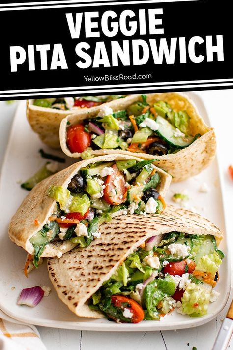 Sandwich Alternatives, Veggie Pita, Pita Sandwich, Creamy Hummus, Pita Sandwiches, Healthy Veggie, Easy Mediterranean Diet Recipes, Vegetarian Sandwich, Veggie Sandwich