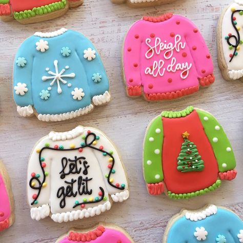 Quel’s Cookies on Instagram: “I think I have found my favorite Christmas cookie theme! More ugly Christmas sweaters this weekend too! 💚❤️ . . . . . #uglychristmassweater…” Ugly Christmas Sweater Cookies, Ugly Sweater Cookie, Christmas Cookie Cake, Christmas Sugar Cookies Decorated, S Cookies, Cookies Theme, Winter Cookie, Sugar Cookie Designs, Ugly Christmas Sweaters