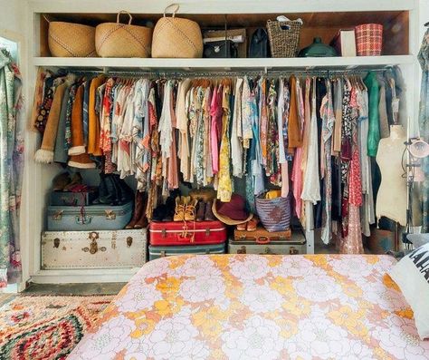 Boho Maximalism, Walking Closet, Simple Closet, Bohemian House, Storage Closet Organization, Deco Boheme, Closet Space, Closet Storage, Bohemian Home