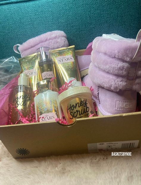 Victoria Secret Box Gift, Bath And Body Works Gift Baskets, Victoria Secret Gift Basket, Bath And Body Works Basket, Affordable Gift Baskets, Light Pink Birthday, Victoria Secret Gifts, Raffle Basket, Girl Gift Baskets