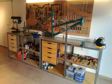 Home Bike Workshop, Woodworking Shop Ideas, Small Woodworking Shop, Small Woodworking Shop Ideas, Outdoor Gear Storage, Bike Workshop, Bicycle Cafe, Bicycle Garage, Gear Room