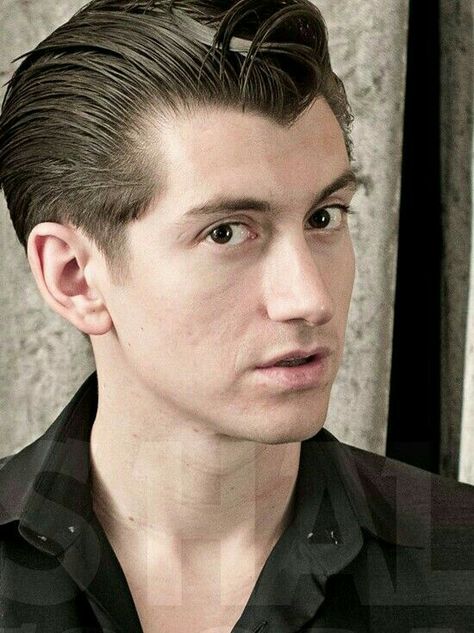 Alex Turner Hairstyle, Hair Cut Diy, Alex Turner Hair, Alex Turner Cute, Arctic Monkey, Alex Turner Arctic Monkeys, Arctic Monkeys Alex Turner, Rockabilly Hair, The Last Shadow Puppets